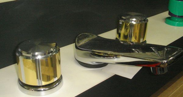 Misturador cromado com dourado Maxim DECA